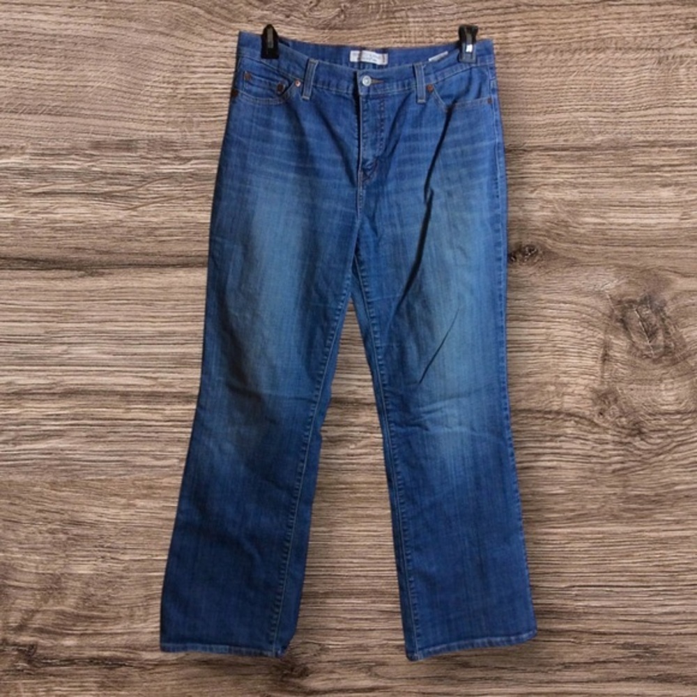Levi’s 512 boot cut medium wash perfectly slimming jeans. Size 14.